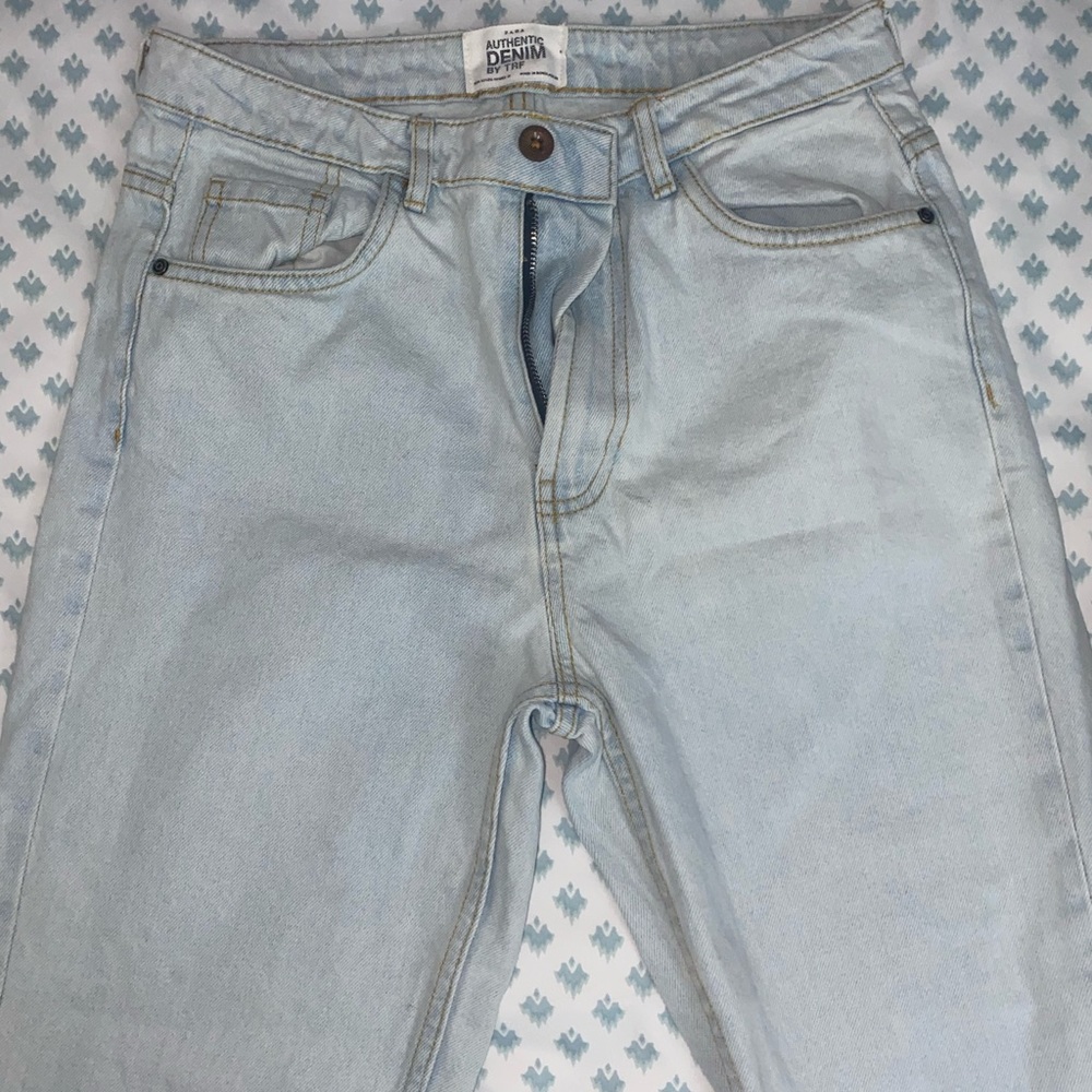 Zara authentic mom jeans  , light washed denim , size 4